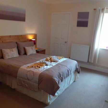 Hogwarts Bed And Continental Breakfast Villa Sheerness Room photo