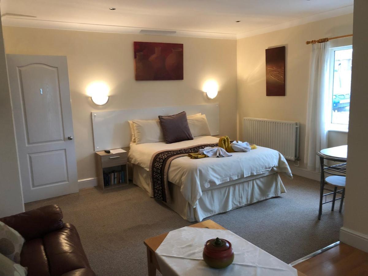 Hogwarts Bed And Continental Breakfast Villa Sheerness Exterior photo
