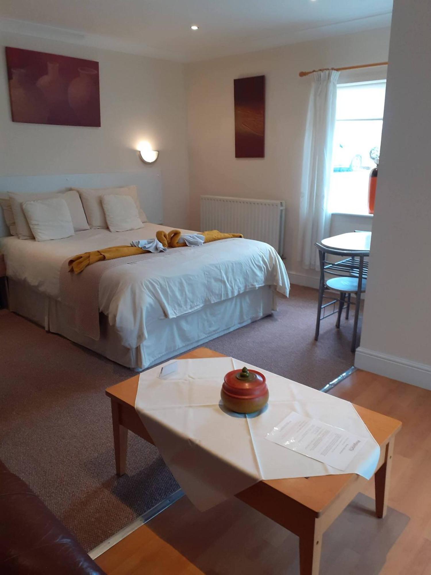 Hogwarts Bed And Continental Breakfast Villa Sheerness Room photo