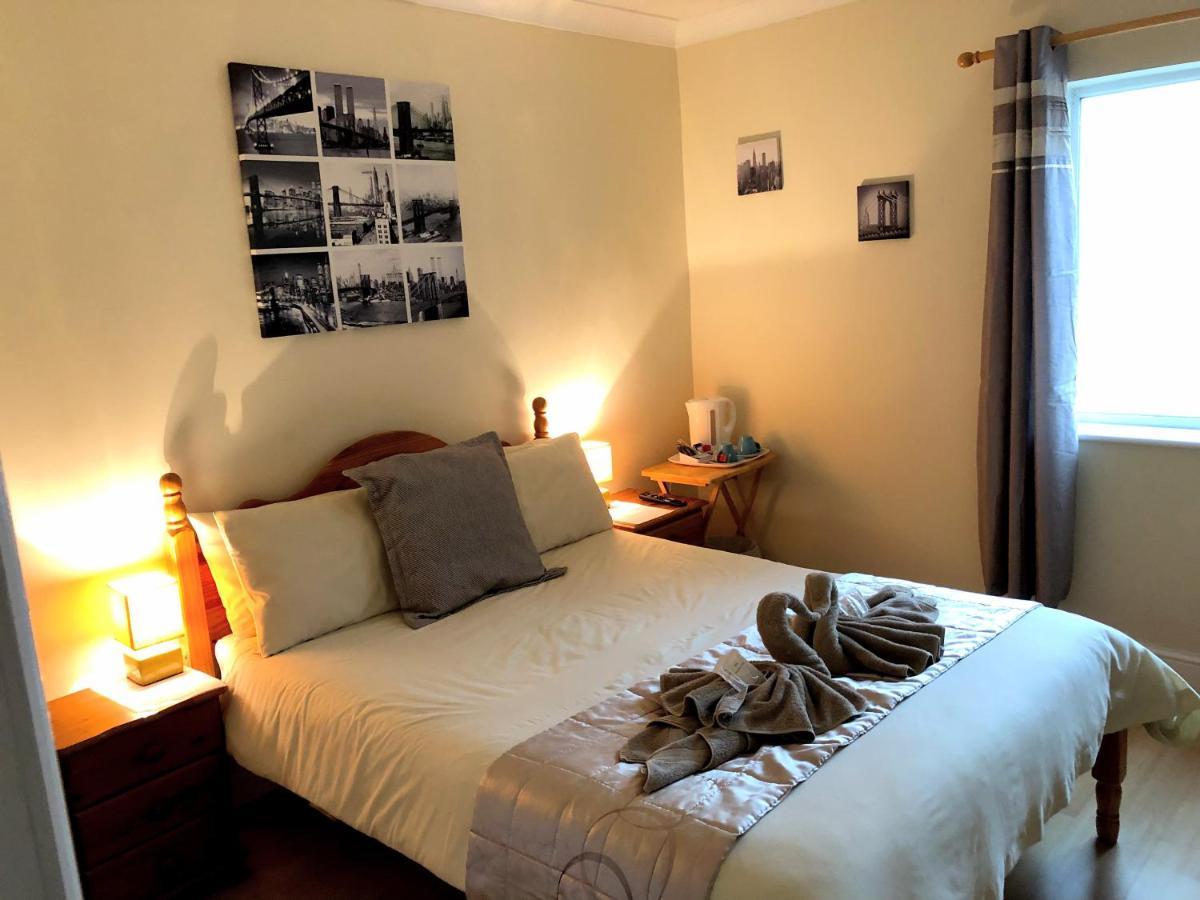 Hogwarts Bed And Continental Breakfast Villa Sheerness Exterior photo